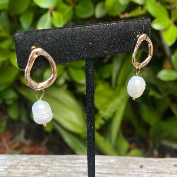 NWOT Amber Sceats Lorna 18k Gold-Plated/Freshwater Pearl Dangle Earrings Revolve - Picture 3 of 4